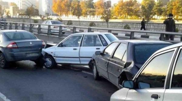 تصادف زنجیرهای در جاده خاوران به دلیل فیلمبرداری از صحنه حادثه