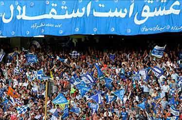 استقبال طرفداران از تیم فوتبال استقلال در شیراز