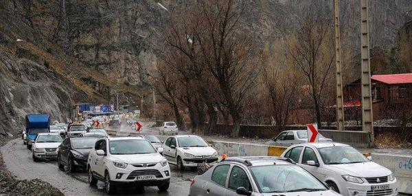 بارش برف وباران در محورهای چالوس، هراز، فیروزکوه و جاده های 27 استان